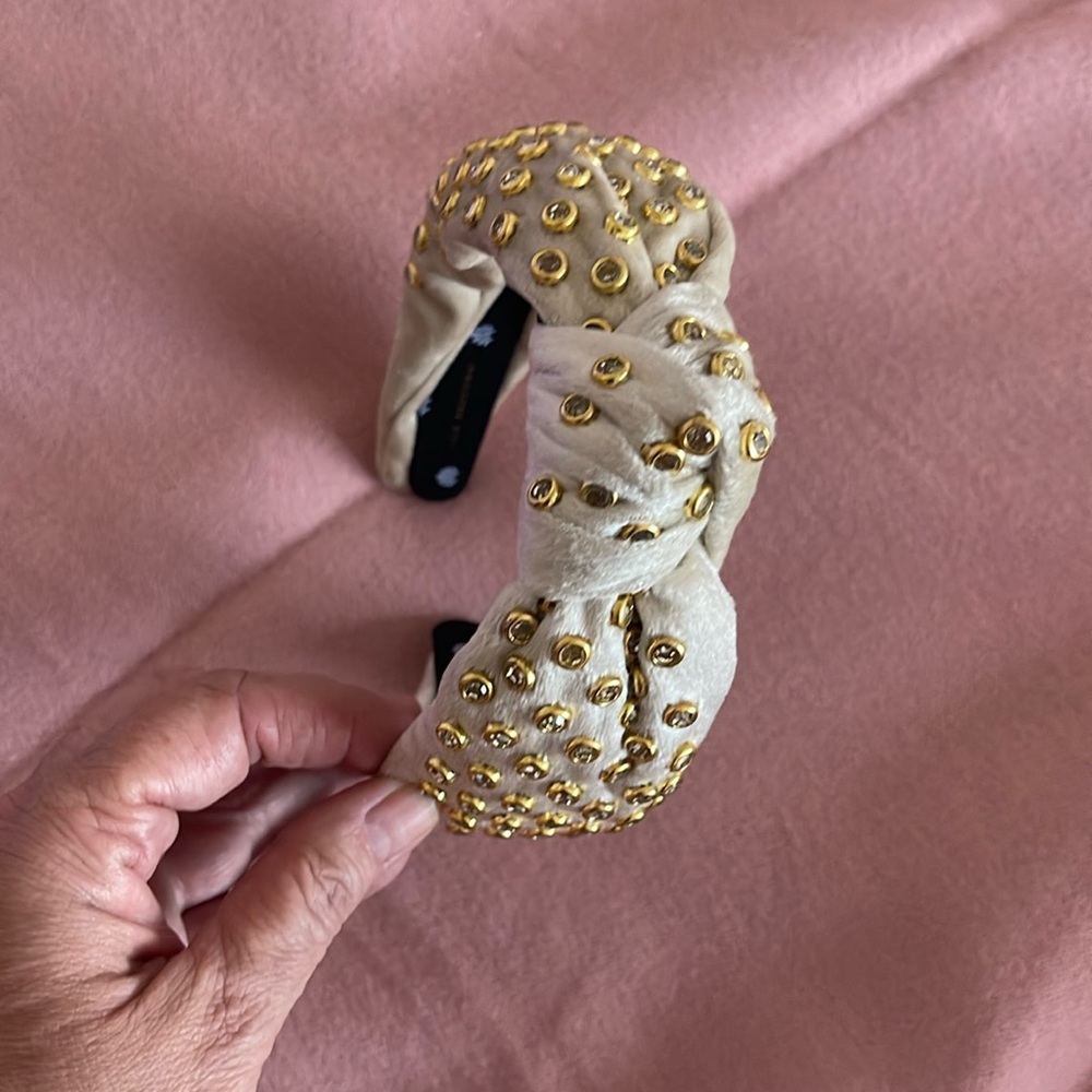 Beautiful velvet Lele Sadoughi champagne color gold mirrored studs headband!